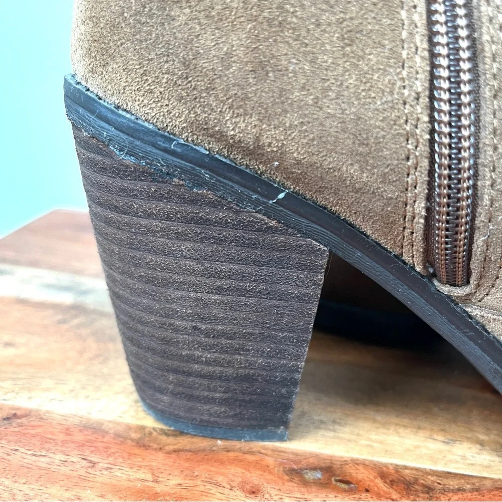 Crown Vintage boots Flynn size 8m suede ankle boots with fringe zipper. - Picture 6 of 13